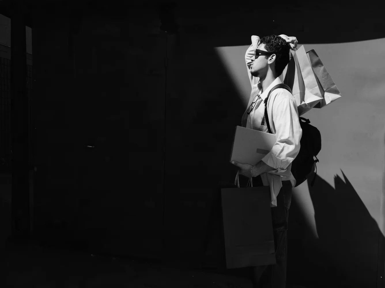 Shadcn Fluid Reveal Image shadcnblocks.com